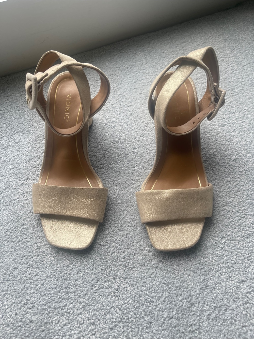 Vionic Champagne Tan Ankle-Strap Block Heel Zifandel Sandals NWOT size 7